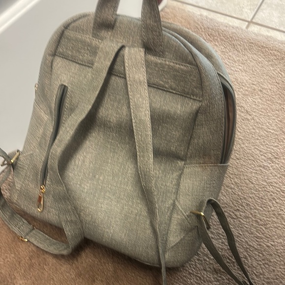 Stylish Gray Backpack - Picture 3 of 3